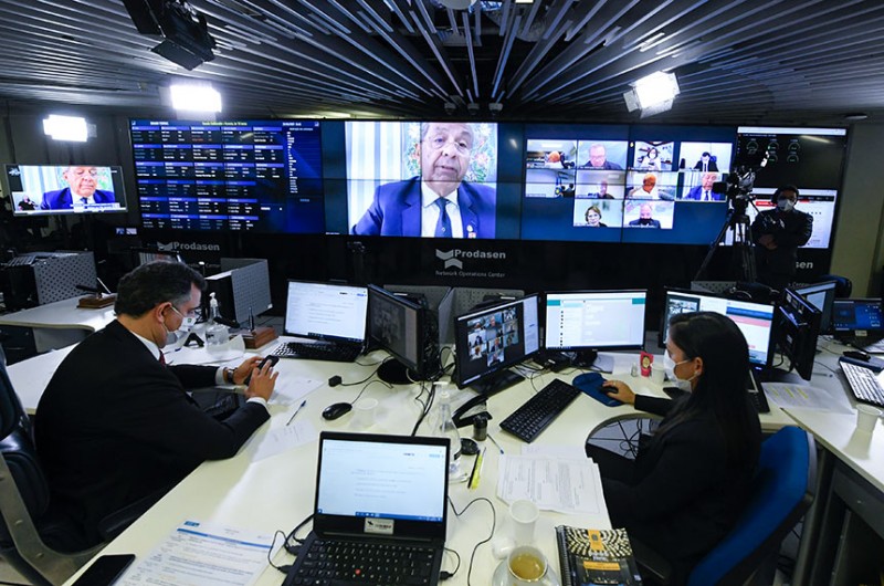 O senador Angelo Coronel (na tela) deu parecer favorável ao empréstimo