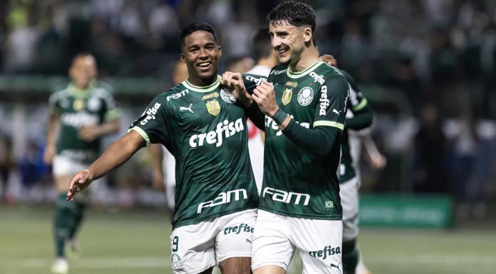 Piquerez se destacou na goleada do Palmeiras sobre o São Paulo, com um gol de pênalti e um golaço de fora da área ABNER DOURADO/AGIF - AGÊNCIA DE FOTOGRAFIA/ESTADÃO CONTEÚDO