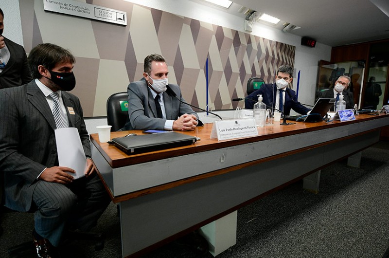 Dominguetti (2º à esq.), Randolfe, vice-presidente, e Renan, relator da CPI - Pedro França/Agência Senado