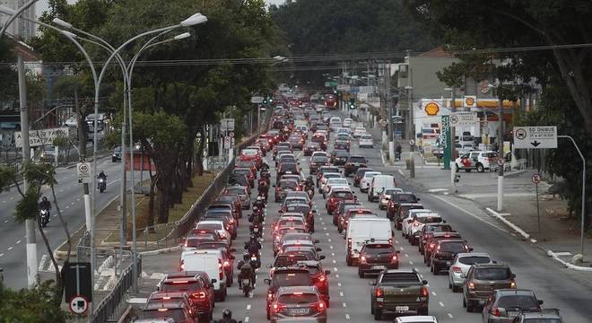 Mesmo durante quarentena, há trânsito em vias da cidade como a Radial Leste. Foto: ALEX SILVA/ESTADÃO CONTEÚDO - 07/05/2020.