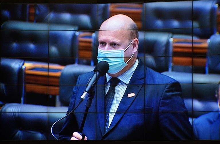 Célio Silveira recomendou a aprovação da proposta - (Foto: Pablo Valadares/Câmara dos Deputados)