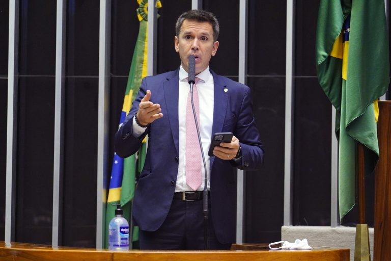 Carreras recomendou a aprovação do projeto com mudanças - (Foto: Pablo Valadares/Câmara dos Deputados)