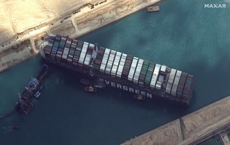 Capitão de navio é responsabilizado por bloqueio no Canal de Suez - (Foto: SATELLITE IMAGE ©2021 MAXAR TECHNOLOGIES / AF)