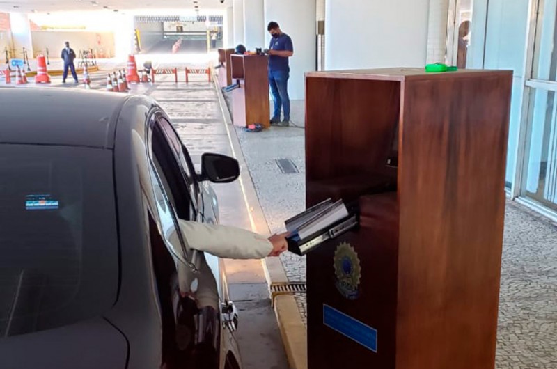Indicação de autoridade exige voto secreto e presencial. Em razão da pandemia, o Senado instalou cabines fora do Plenário e também totens que podem ser acessados pelos senadores de carro pela garagem - Sérgio Bonifácio/Senado Federal