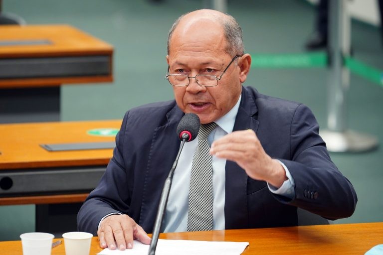 Chrisóstomo: existe uma lacuna entre a educação e os nativos digitais - (Foto: Pablo Valadares/Câmara dos Deputados)