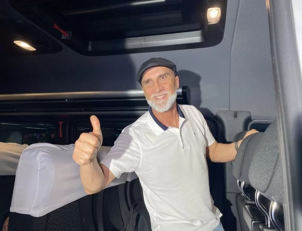 Álvaro Pacheco chega ao Rio de Janeiro para assinar com o Vasco: "Juntos, seremos felizes" - RTI Esporte