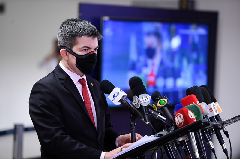 O vice-presidente da CPI da Pandemia, Randolfe Rodrigues, durante entrevista na semana passada - Edilson Rodrigues/Agência Senado