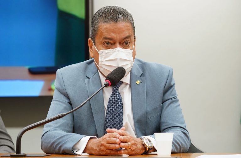 Relator na comissão, Hiran Gonçalves: é um grande desafio - (Foto: Pablo Valadares/Câmara dos Deputados)