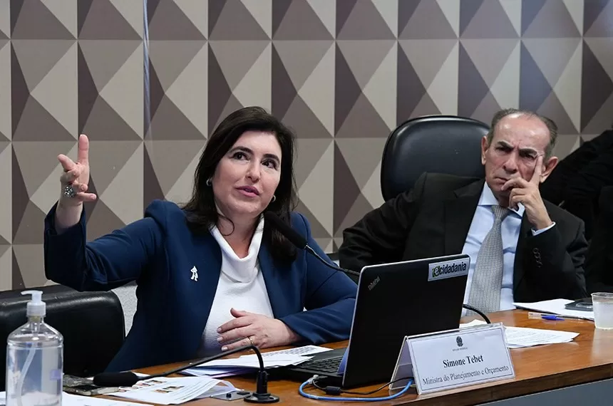 Simone Tebet (ao lado de Marcelo Castro) em debate no Senado, em 2023: ministra tem novo encontro com senadores Edilson Rodrigues/Agência Senado Fonte: Agência Senado