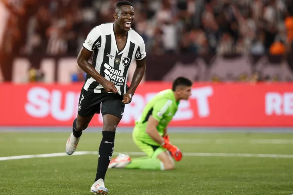 Luiz Henrique comemora o gol da vitória do Botafogo sobre o Internacional – Foto: Vitor Silva/Botafogo