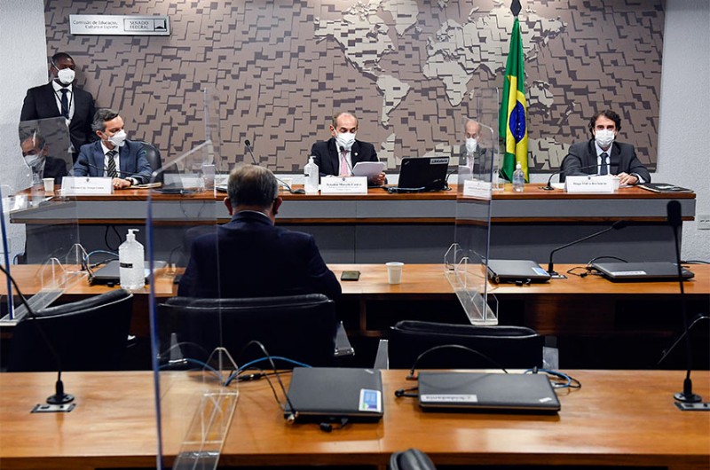 Vinicius Clay Araujo Gomes (à esq.) e Tiago Mafra dos Santos (à dir.) tiveram as indicações de seus nomes para a diretoria da Agência Nacional de Cinema (Ancine) aprovadas pela Comissão de Educação - Jefferson Rudy/Agência Senado