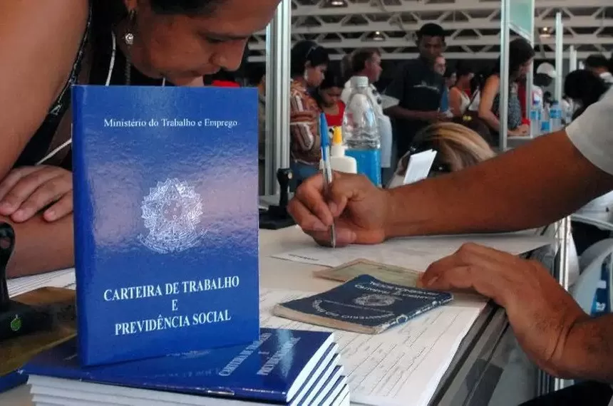 Dinamismo do mercado de trabalho é um dos fatores apontados pela IFI como responsáveis pelo cresimento do PIB Marcello Casal Jr Fonte: Agência Senado