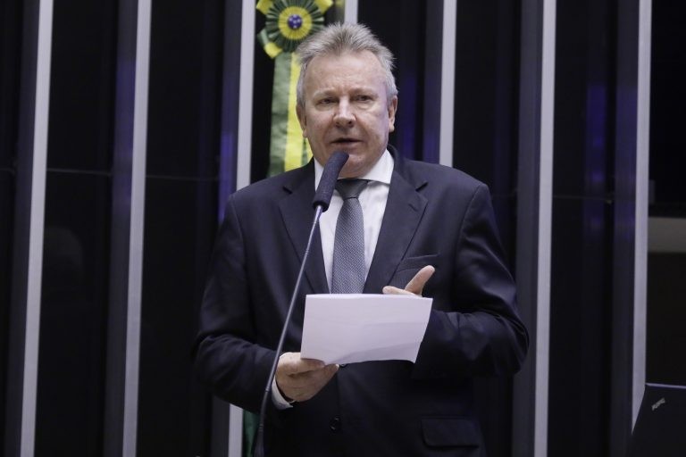 Maldaner: medida reduzirá custos inerentes à atividade leiteira - (Foto: Najara Araújo/Câmara dos Deputados)