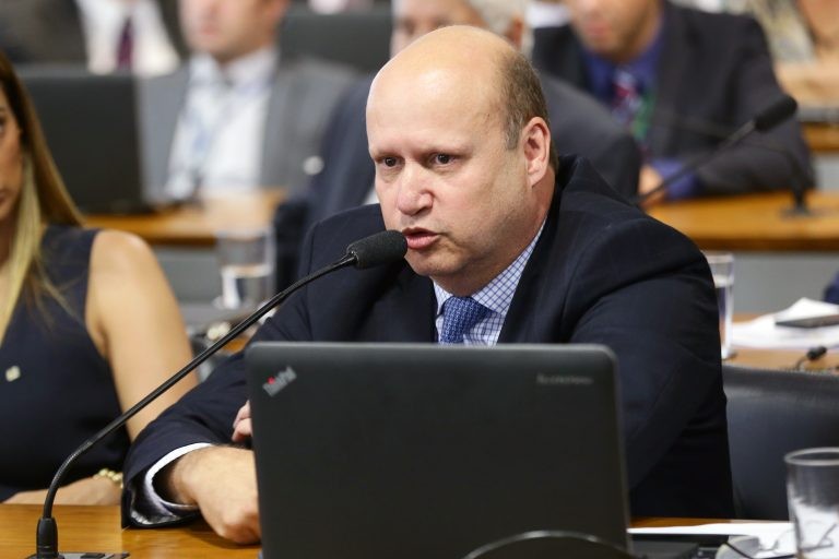 Célio Silveira: Brasil precisa cuidar dos filhos que perderam os pais - (Foto: Michel Jesus/Câmara dos Deputados)
