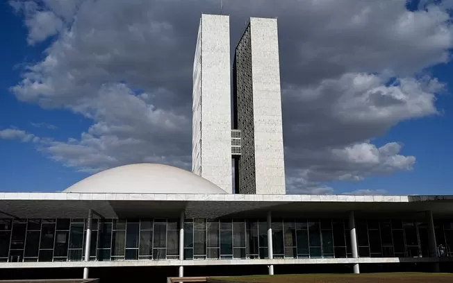 Redação GPS Senadores apresentam PEC para proibir ministros do STF de comporem o TSE