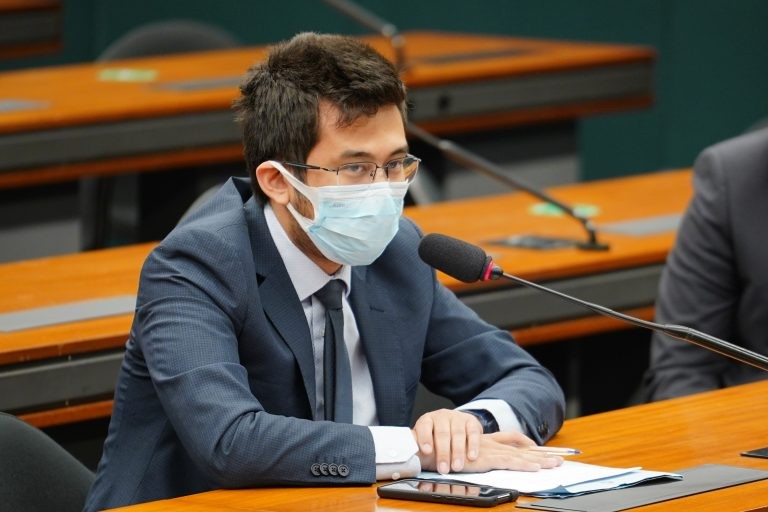 Kataguiri defendeu regras uniformes para condenações - (Foto: Pablo Valadares/Câmara dos Deputados)