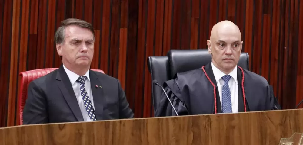 Bolsonaro e Alexandre de Moraes (Foto: Isac Nóbrega/PR)