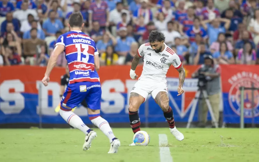 imagem cameraGabigol durante a partida contra o Fortaleza (Foto: Baggio Rodrigues/AGIF)