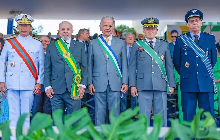 Lula se reúne com comandantes das Forças e ministro da Defesa (Foto: Ricardo Stuckert / PR)