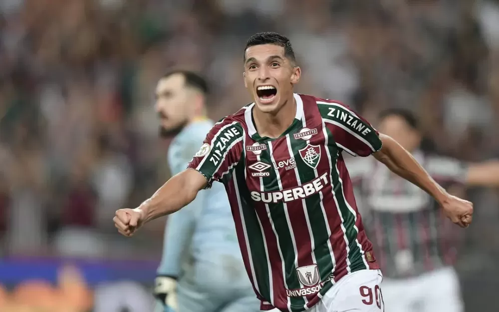 Serna comemora gol marcado na vitória do Fluminense sobre o Cuiabá (Foto: Thiago Ribeiro/AGIF)