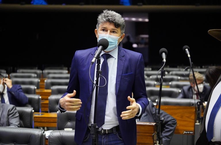 Medeiros: medida ajudará a modificar a forma inadequada de implementar políticas públicas - (Foto: Pablo Valadares/Câmara dos Deputados)