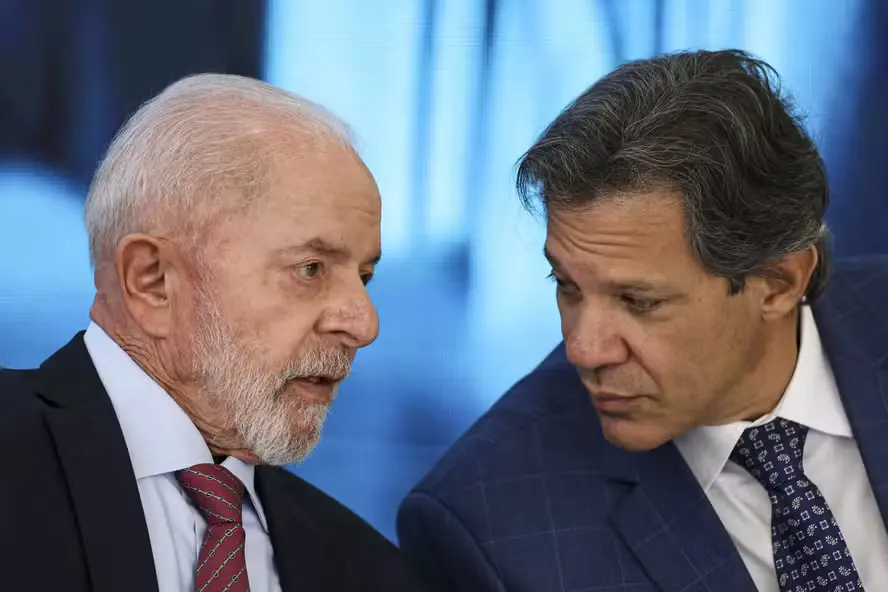 O presidente Luiz Inácio Lula da Silva e o ministro da Fazenda, Fernando Haddad (Marcelo Camargo/Agência Brasil)