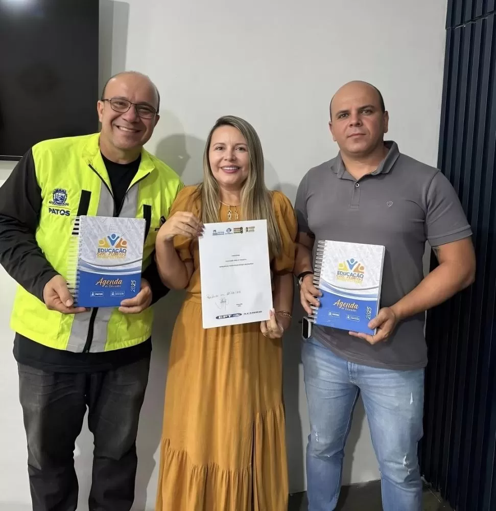 Secretária de Educação, Adriana Carneiro, o Superintendente da STTrans, Elucinaldo Laurindo, e o Coordenador de Educação para o Trânsito, Leonides Marcelino