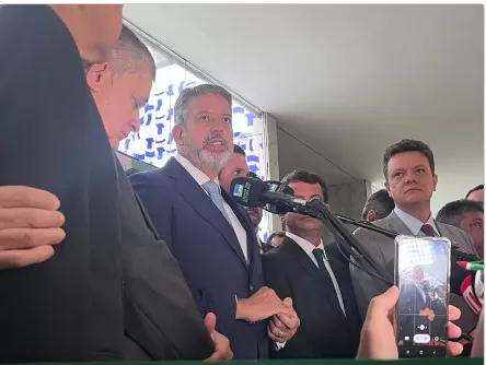 O presidente da Câmara, Arthur Lira (PP-AL), falou a jornalistas antes de eleição na Câmara Lis Cappi/R7 Brasília