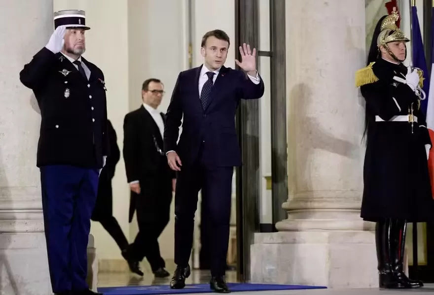 Presidente da França, Emmanuel Macron, após encontro de emergência de líderes europeus em Paris — Foto: Ludovic MARIN / AFP