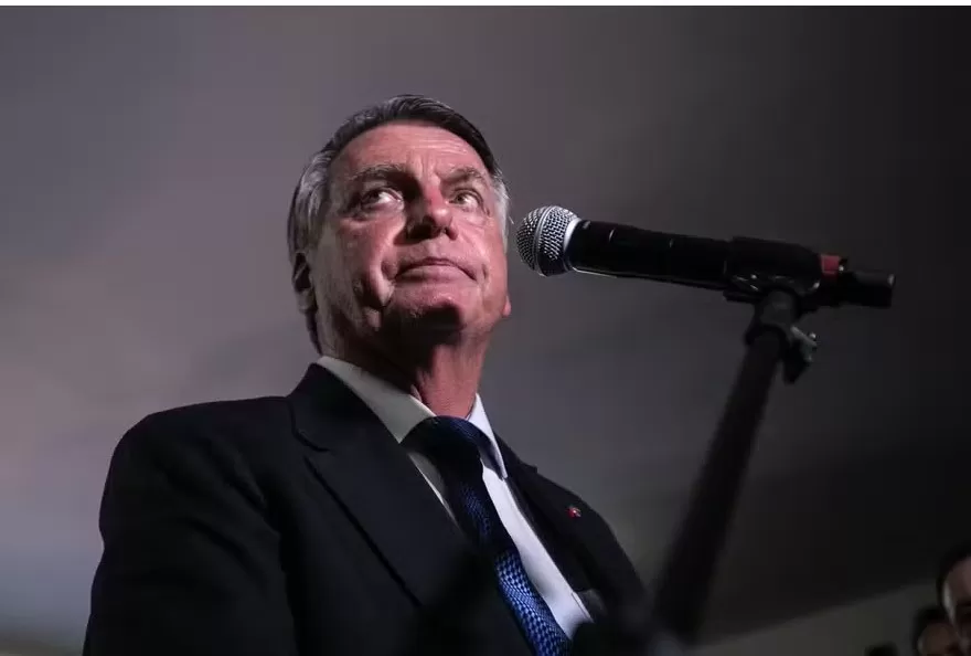 Jair Bolsonaro visita exposição do holocausto no Senado Federal. — Foto: Brenno Carvalho / Agência O Globo