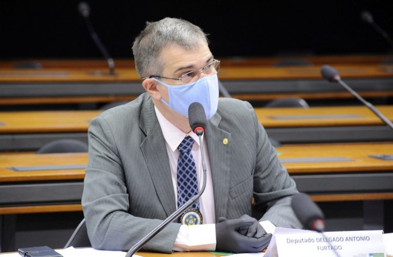 Delegado Antônio Furtado: projeto aprimora Lei Maria da Penha - (Foto: Gustavo Sales/Câmara dos Deputados)