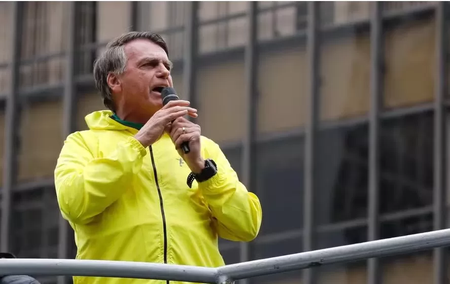O ex-presidente Jair Bolsonaro discursa em ato na Avenida Paulista — Foto: Edilson Dantas/Agência O Globo