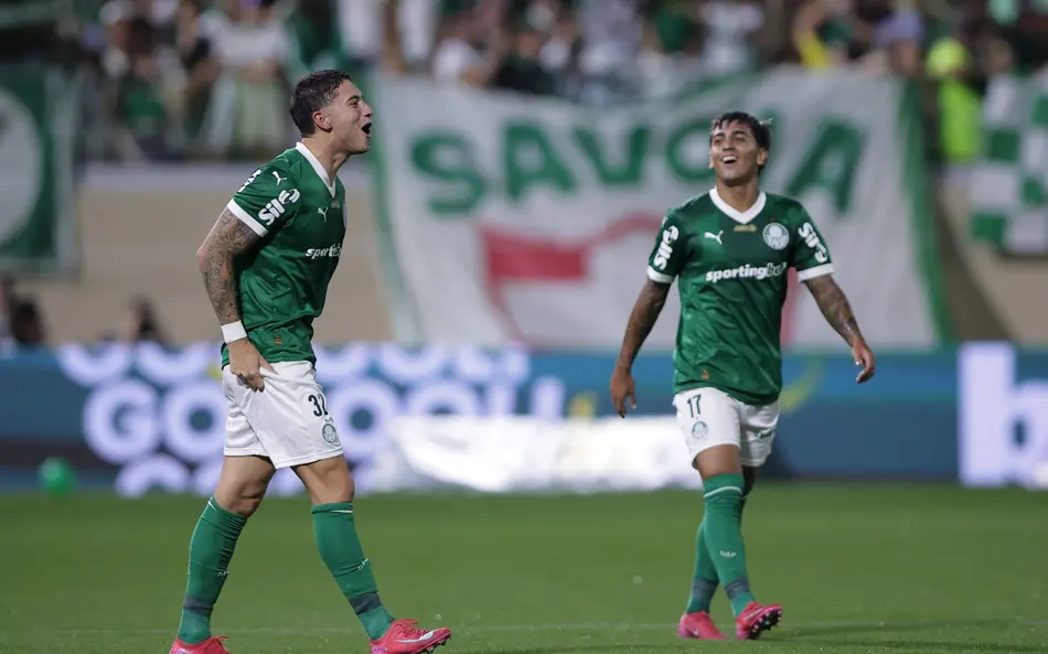 Emiliano Martínez comemora gol pelo Palmeiras (Foto: Ettore Chiereguini/AGIF)