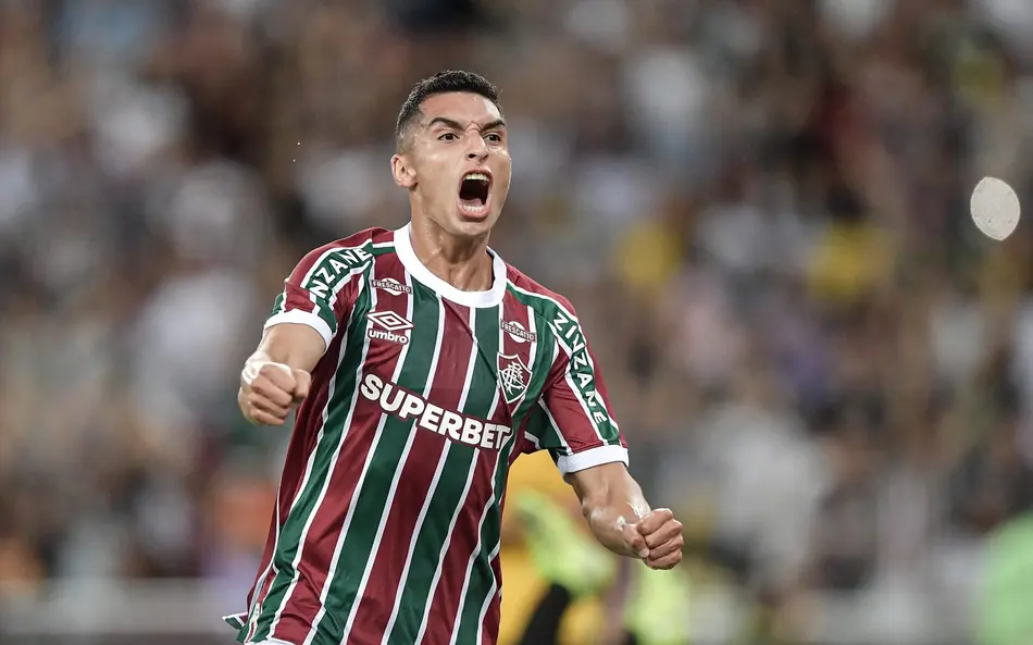 Kevin Serna jogador do Fluminense comemora seu gol durante partida contra o Sport (Foto: Thiago Ribeiro/AGIF)