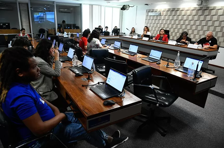 Presidida por Teresa Leitão, Comissão de Educação ouviu sugestões do profissionais do setor para o novo PNE Carlos Moura/Agência Senado Fonte: Agência Senado