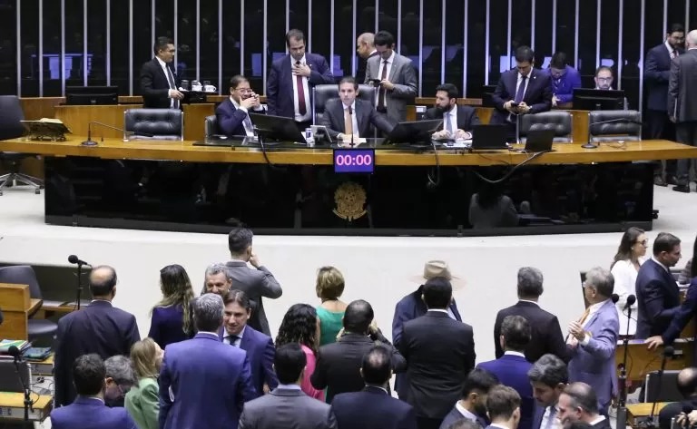 Deputados na sessão do Plenário desta quarta-feira Fonte: Agência Câmara de Notícias