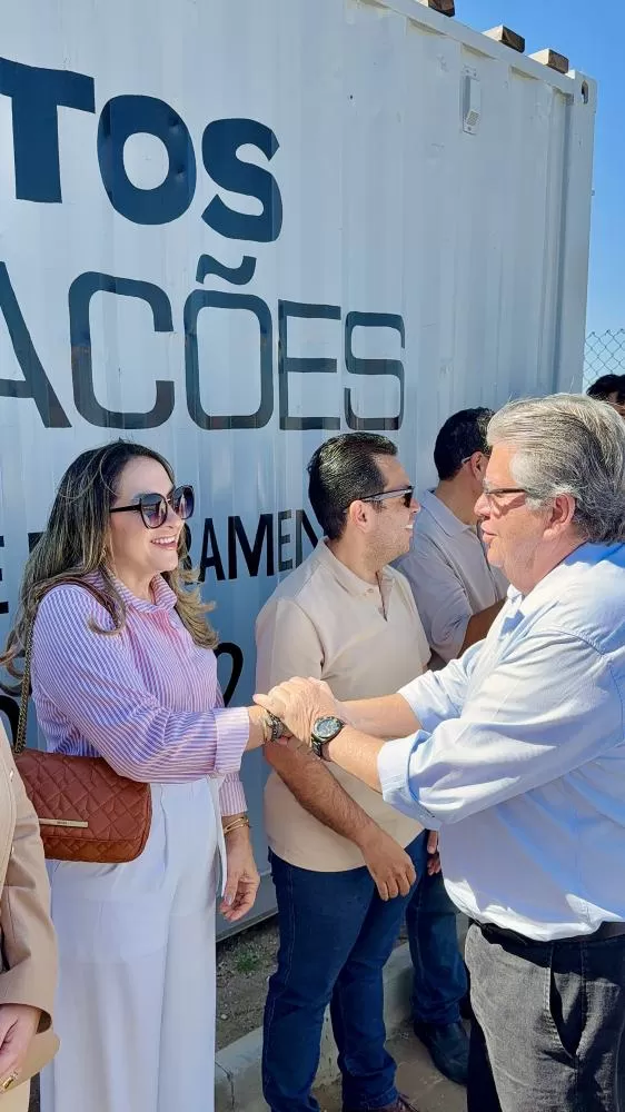 Presidente Tide Eduardo com o governador João Azevedo no aeroporto de Patos