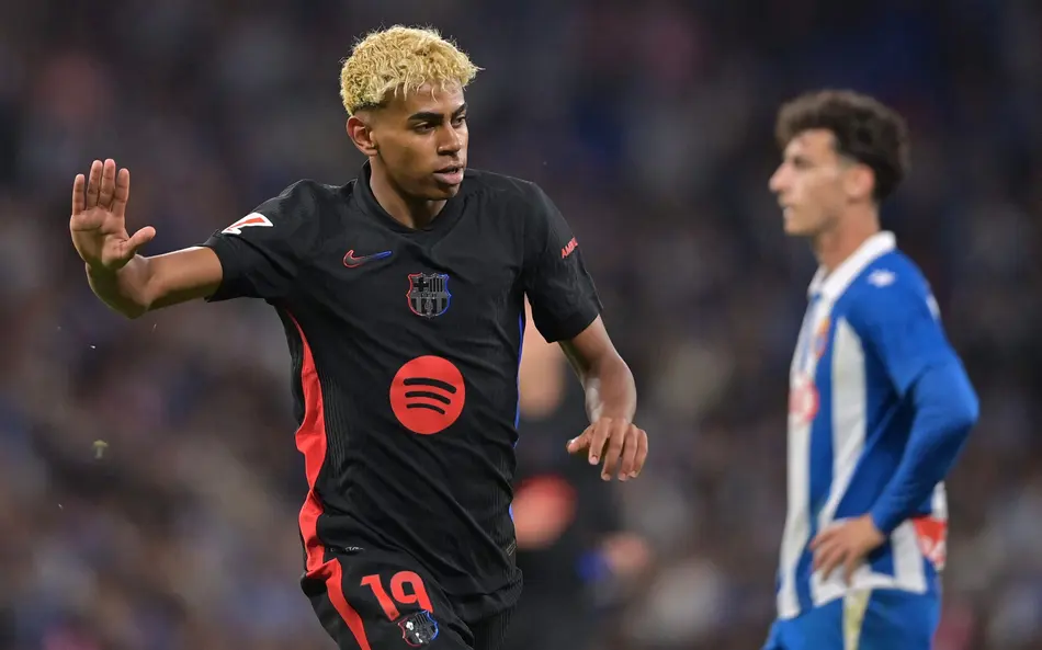 Yamal comemora gol pelo Barcelona contra o Espanyol (Foto: Manaure Quintero/AFP