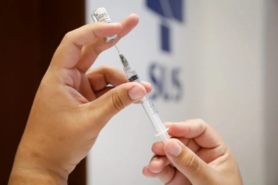 Vacina da gripe — Foto: Divulgação/Edu Kapps/SMS-Rio