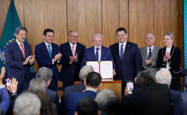 Motta participa da cerimônia de apresentação da MP no Palácio do Planalto Fonte: Agência Câmara de Notícias