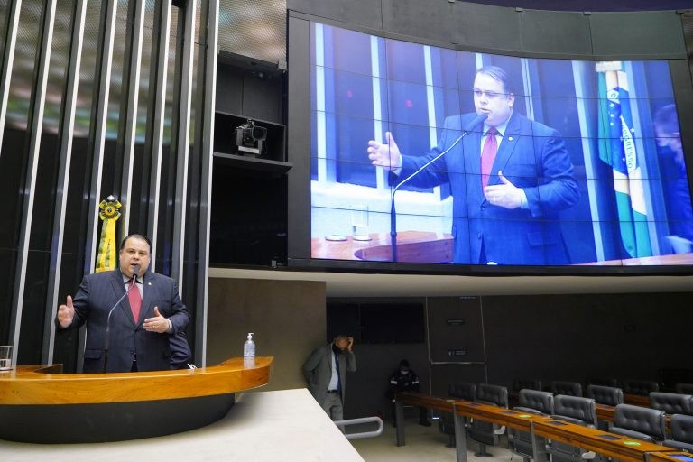 Julio Cesar Ribeiro: o projeto permite uma disputa mais democrática entre as emissoras - (Foto: Pablo Valadares/Câmara dos Deputados)