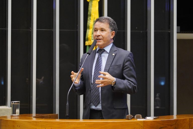 Darci de Matos: texto foi construído junto com o governo - (Foto: Pablo Valadares/Câmara dos Deputados)