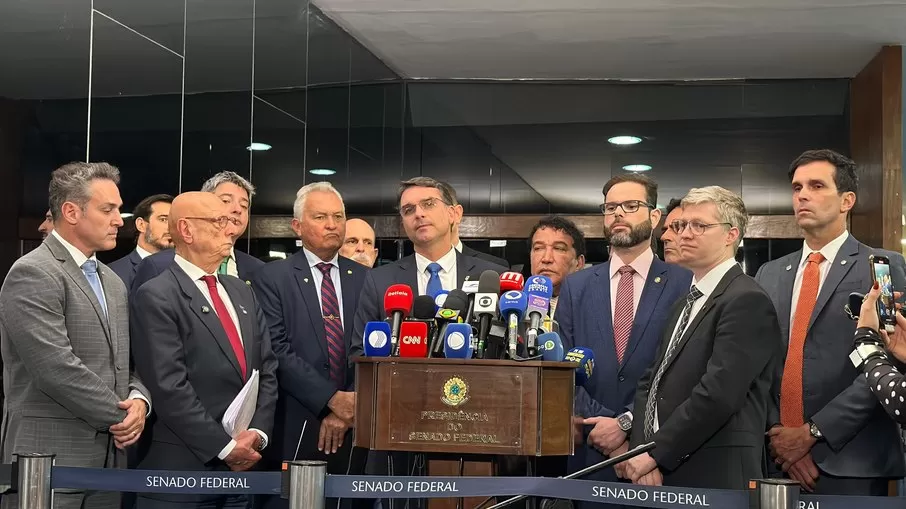 Aline Brito/Portal iG Flávio Bolsonaro convocou coletiva nesta terça-feira (9)