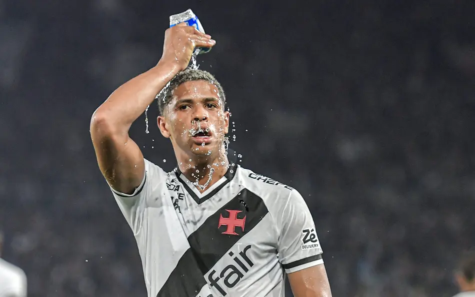 Cauan Barros em campo pelo Vasco em São Januário (Foto: Jorge Rodrigues/Agif)