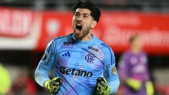 Rossi comemora a vitória do Flamengo sobre o Estudiantes nos pênaltis LUIS ROBAYO/AFP via Getty Images