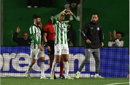 ogadores do Juventude comemoram o gol da vitória Antonio Machado/Estadão Conteúdo - 20.10.2025