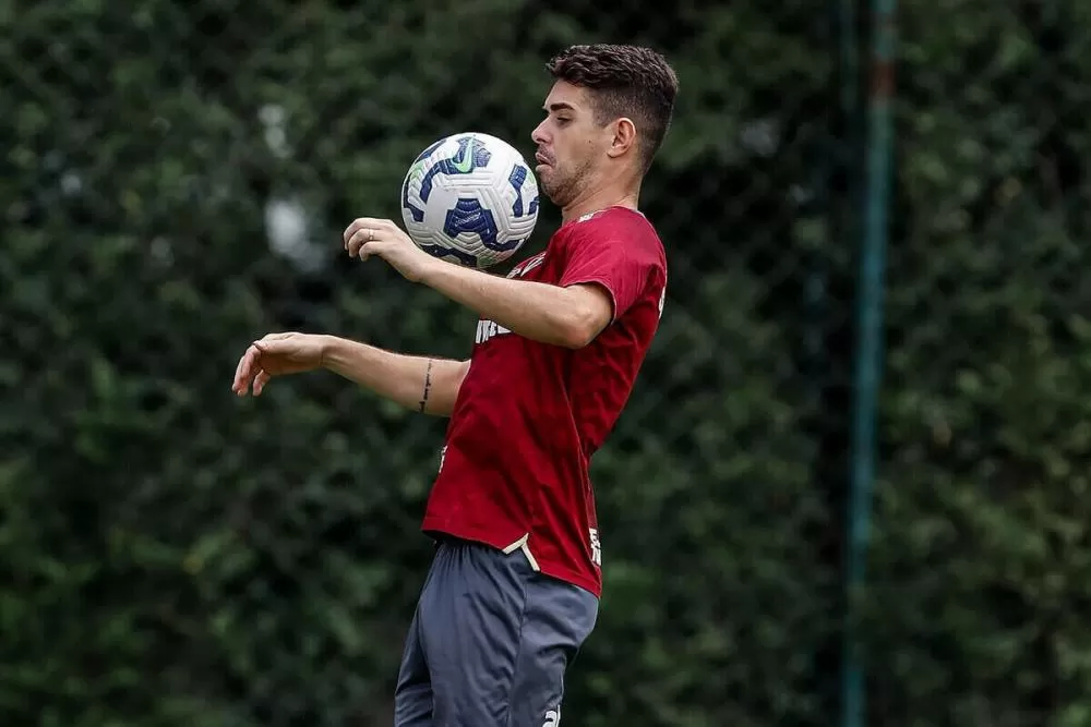 Jogador segue em observação no Albert Einstein - Foto: Rubens Chiri/São Paulo FC