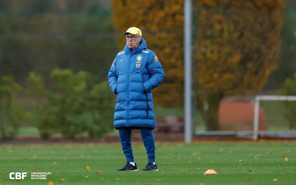 Carlo Ancelotti faz, em Londres, os últimos testes na Seleção Brasileira (Foto: Rafael Ribeiro/CBF)
