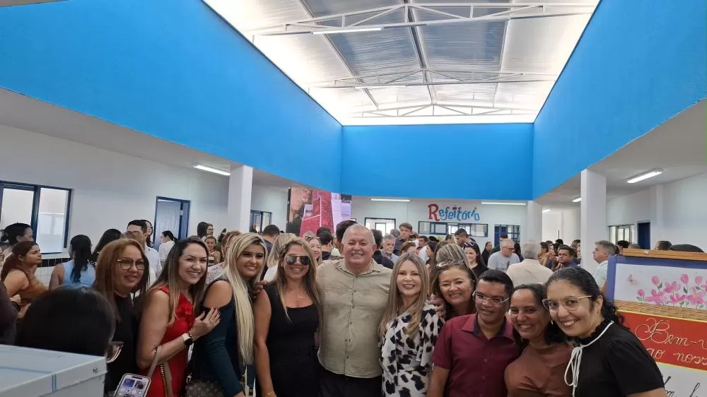 A Presidente da Câmara Municipal de Patos, Tide Eduardo, prestigiou a entrega do novo CEI Alzira Morais da Nóbrega na Rua do Prado. Um investimento vital para a educação infantil e o futuro das crianças de Patos!