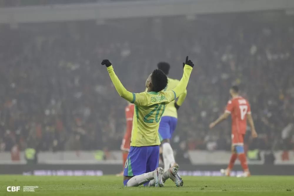 Estêvão comemora gol de empate da Seleção – Foto: Rafael Ribeiro / CBF